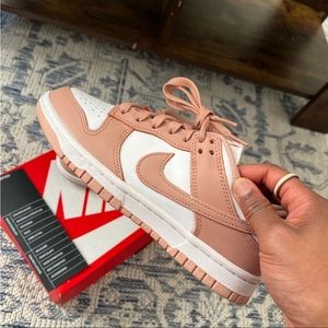 White/ Rose whisper Nike dunks Women’s size 6
